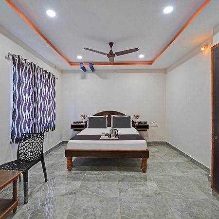 Capital O Lakshmi Residency Hotel ตีรูปาติ ภายนอก รูปภาพ