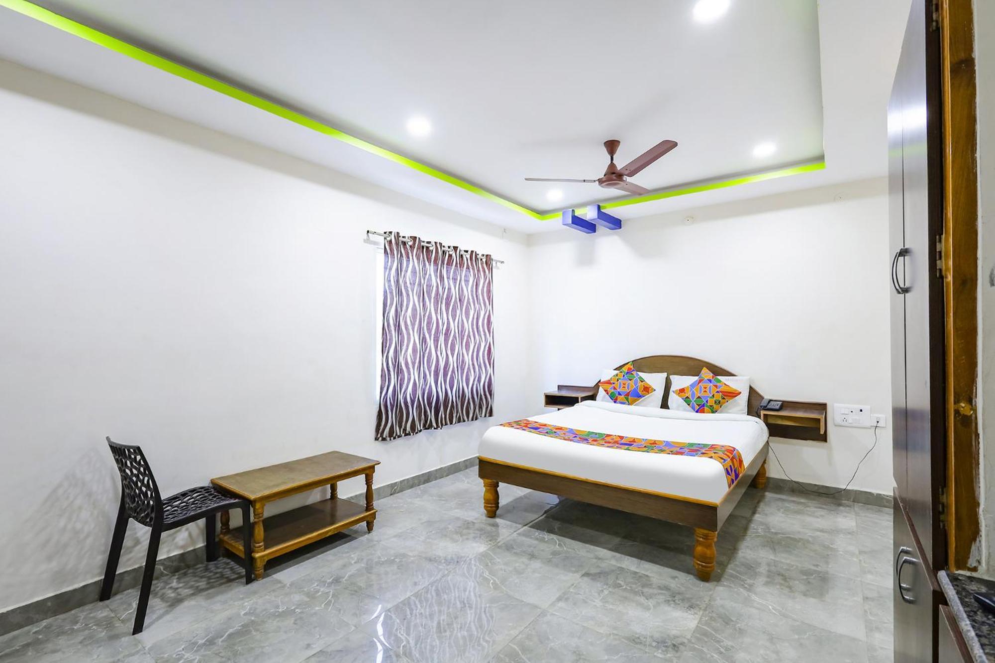 Capital O Lakshmi Residency Hotel ตีรูปาติ ภายนอก รูปภาพ