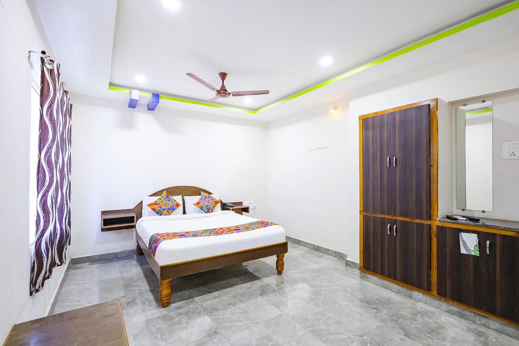 Capital O Lakshmi Residency Hotel ตีรูปาติ ภายนอก รูปภาพ