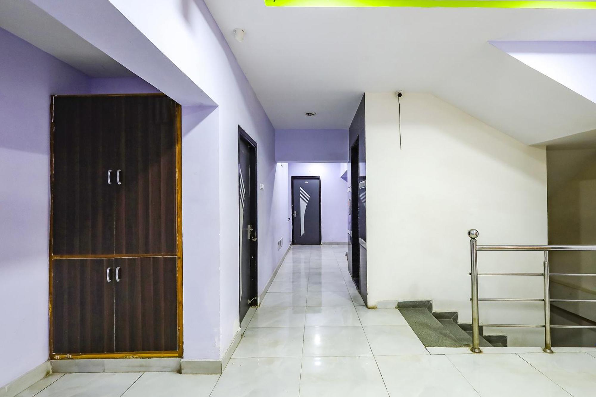 Capital O Lakshmi Residency Hotel ตีรูปาติ ภายนอก รูปภาพ