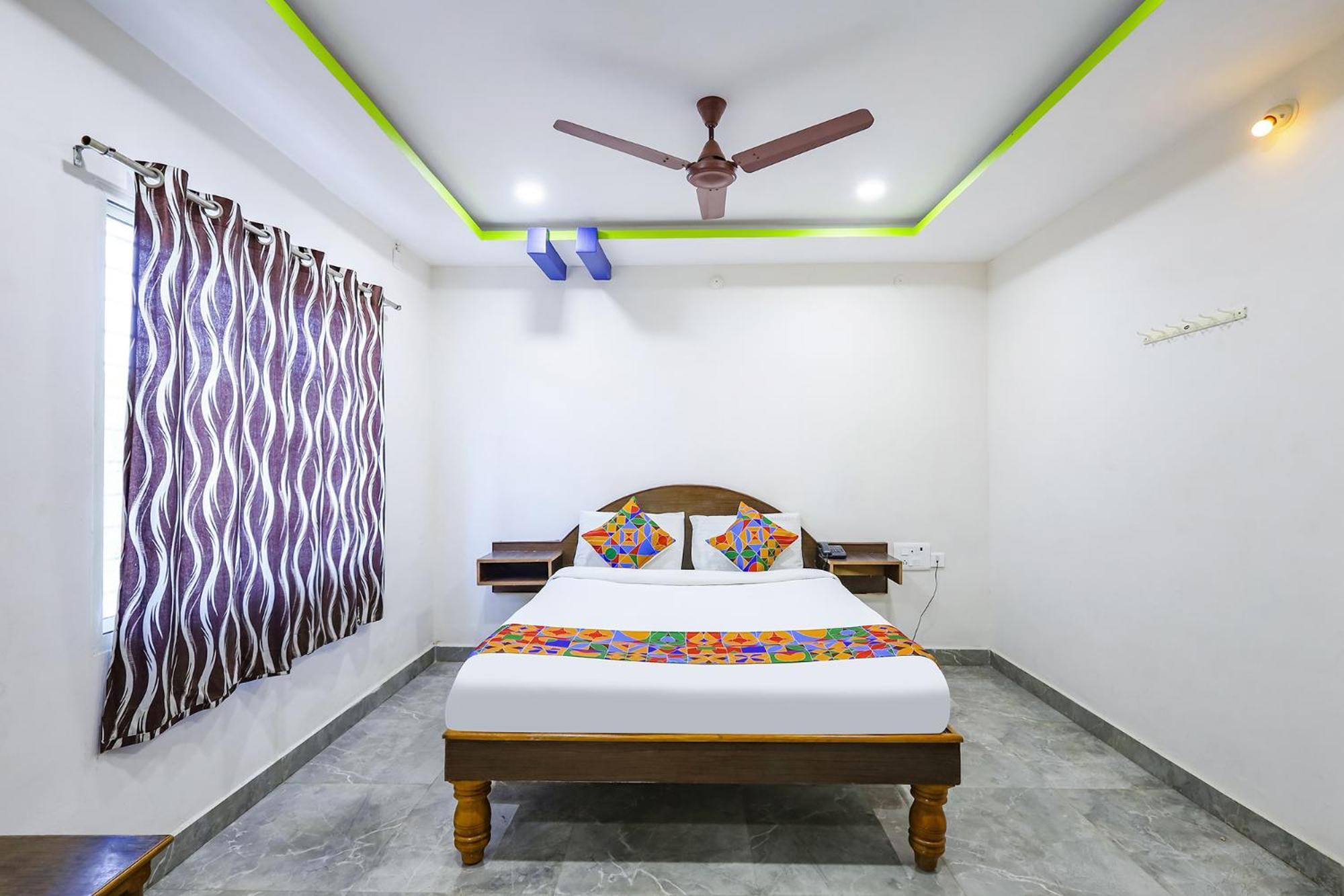 Capital O Lakshmi Residency Hotel ตีรูปาติ ภายนอก รูปภาพ