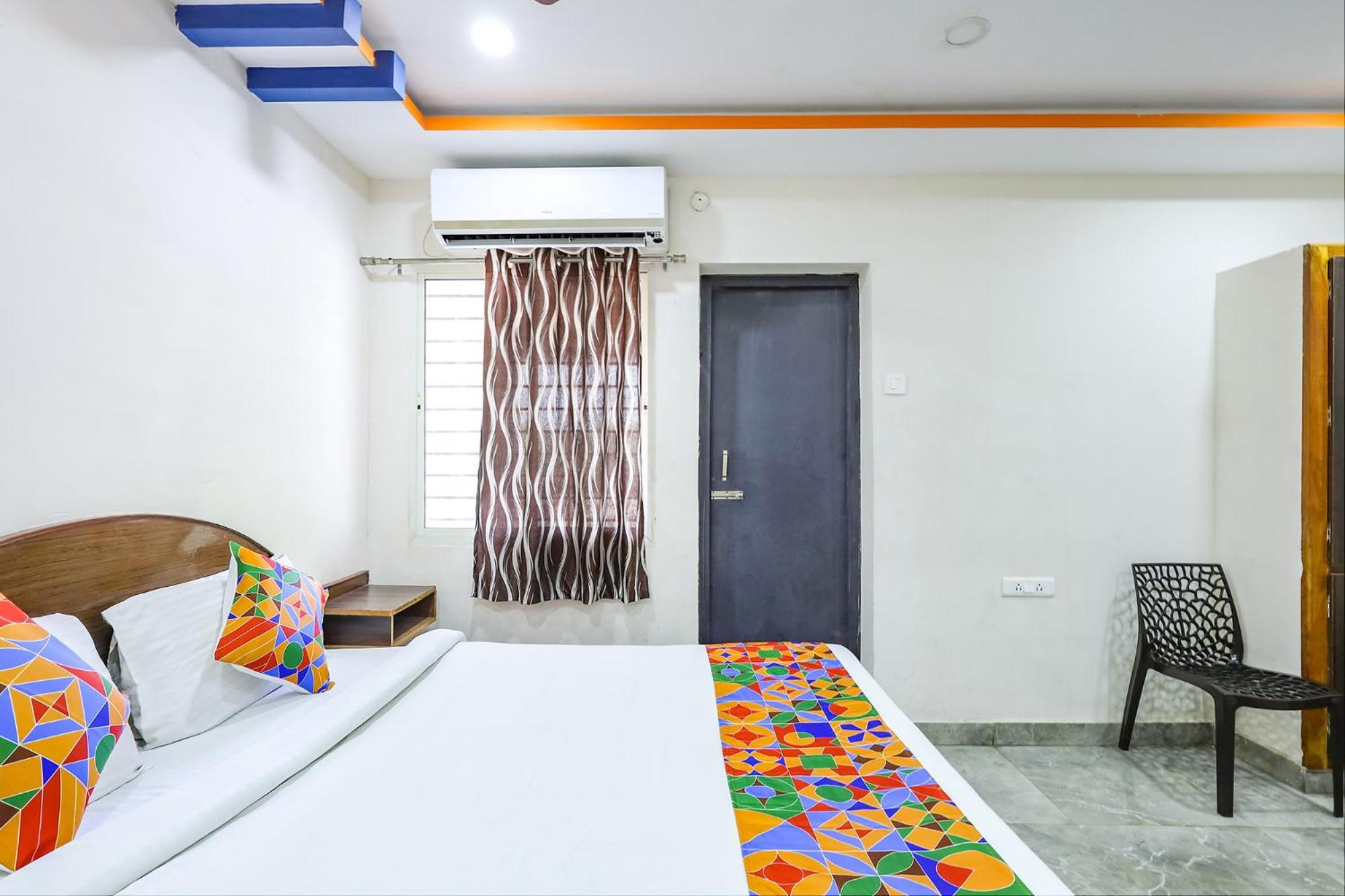 Capital O Lakshmi Residency Hotel ตีรูปาติ ภายนอก รูปภาพ