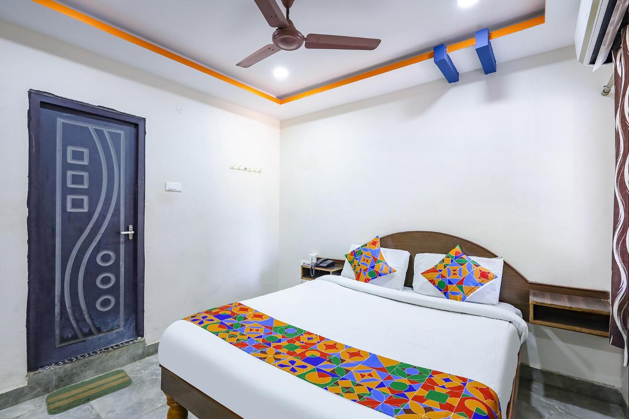 Capital O Lakshmi Residency Hotel ตีรูปาติ ภายนอก รูปภาพ