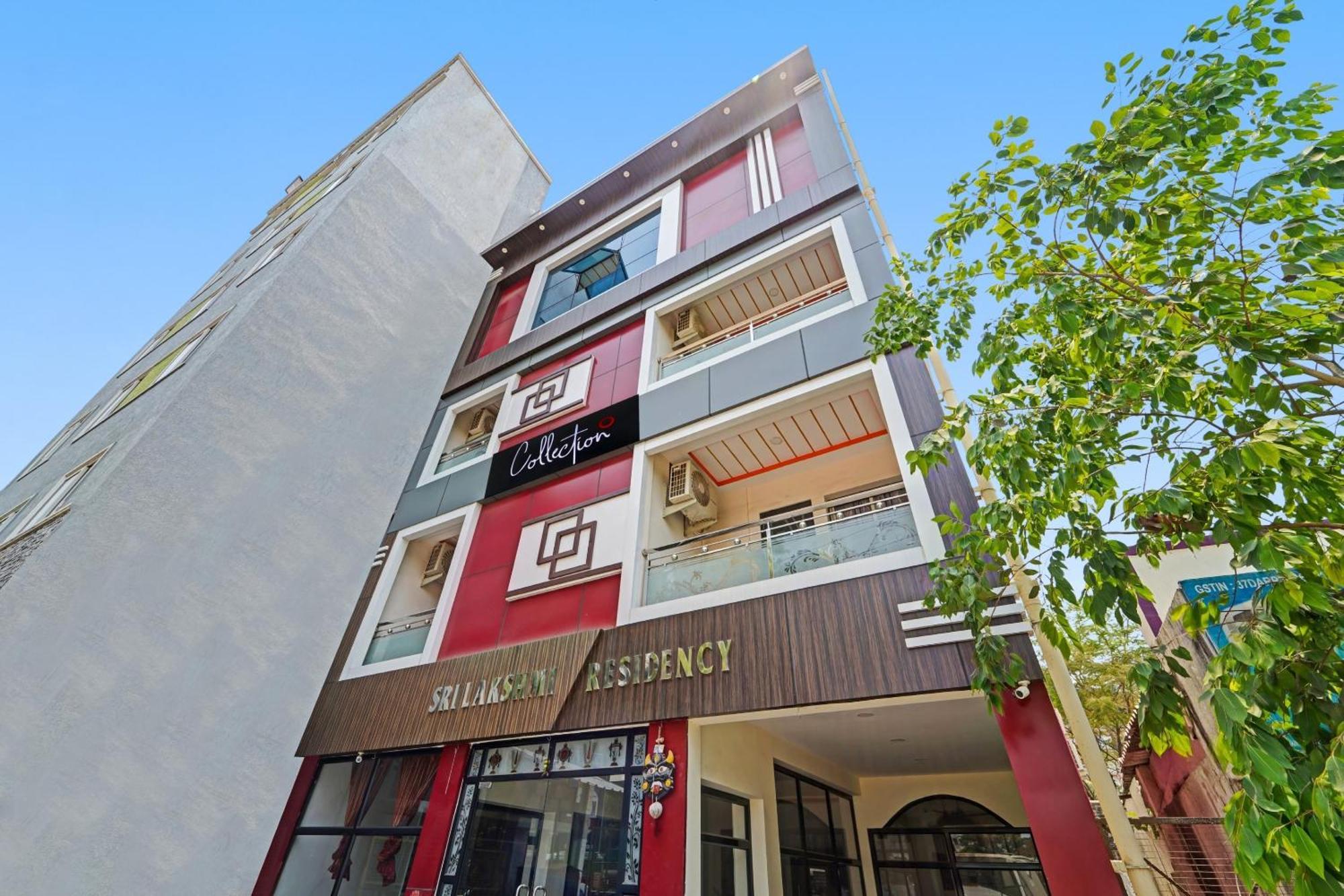 Capital O Lakshmi Residency Hotel ตีรูปาติ ภายนอก รูปภาพ